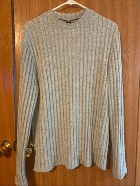 SHEIN Gray Long sleeve sweater. Very soft & comfy. Washed, but never worn.